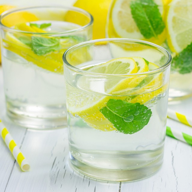Morning lemon mint detox water