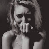 Icon 1441180850 woman crying
