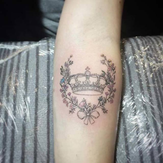 ไอเดียรอยสัก "Creative Crown Tattoo" สุดหรู สวยและดูมีอำนาจ!