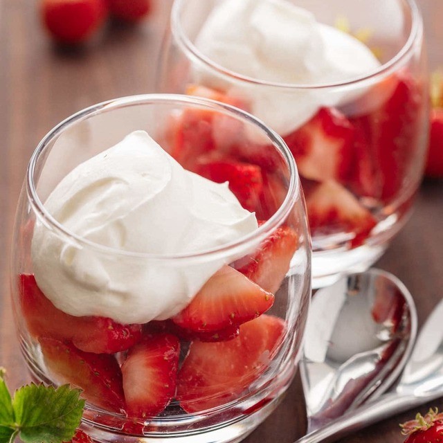 Strawberries romanoff 5