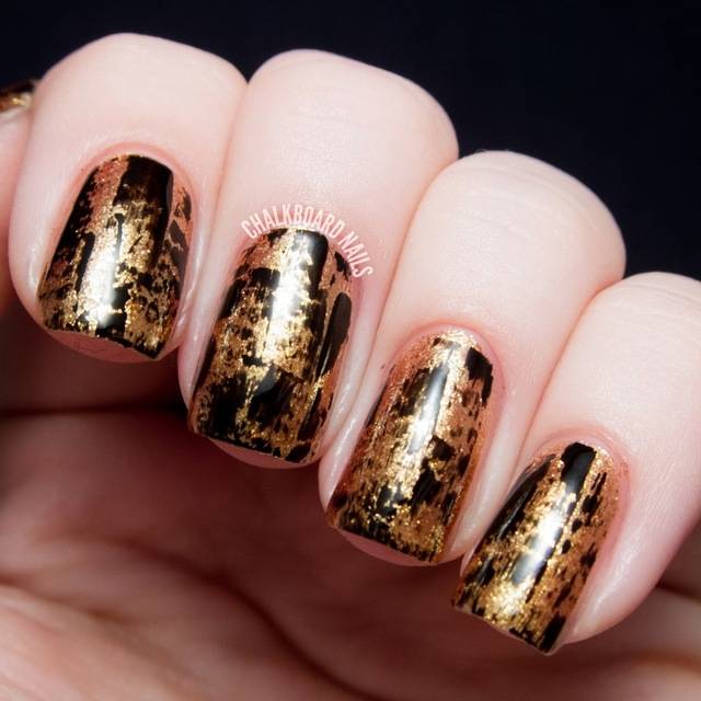 1442475322 gold black distressed nail art 2