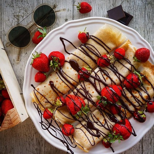 Buckwheat crepes with strawberries and pure chocolate ...