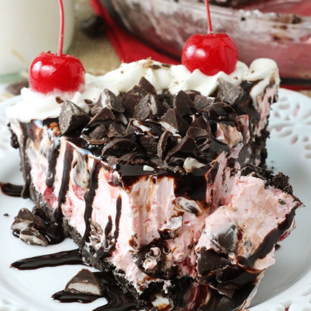 Chocolate cherry ice cream pie2