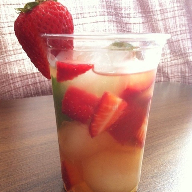 Iced lychee mint green tea with strawberries 2