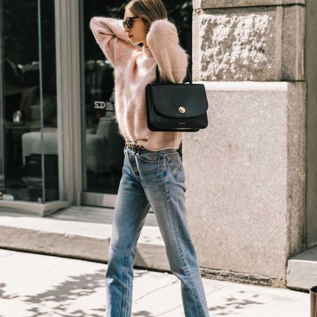 1511095354 04 a pink angora sweater hgh waisted blue jeans gold shoes and a black bag