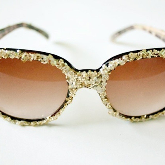 Eye catching diy glitter sunglasses