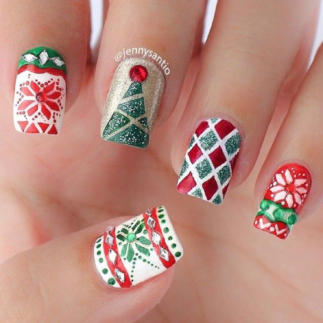 Christmas nail art 19