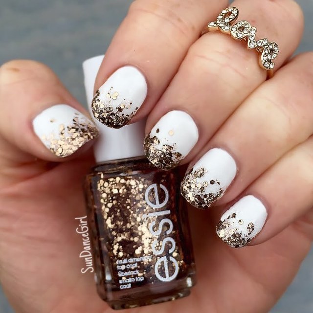 White gold nails look f8b1027cf5c046f70015575c457dd1f6 look