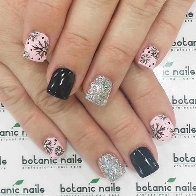 Christmas nail 5