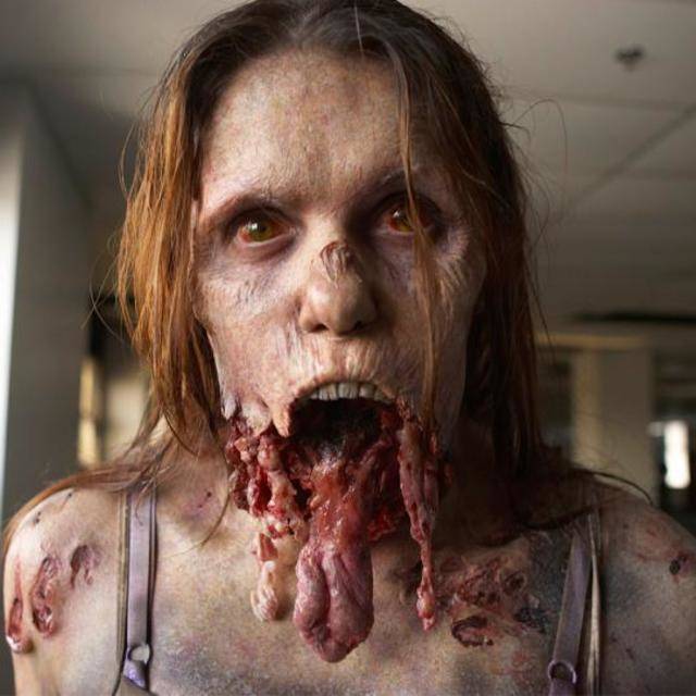 1444622910 zombie makeup 4