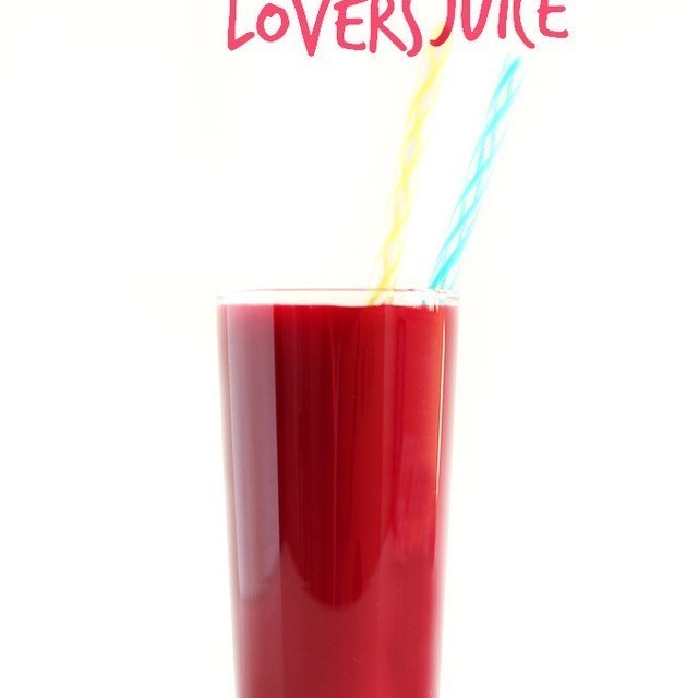 1517376440 hot pink lovers juice 6 fruit and veg in one amazing juice minimalistbaker.com 