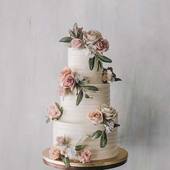 Icon beautiful three tier floral cake