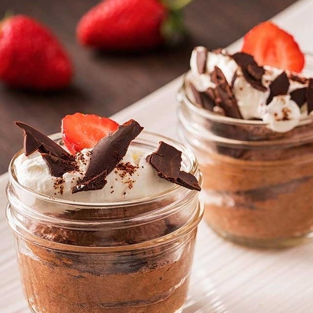 Orange chocolate mousse with strawberries 800