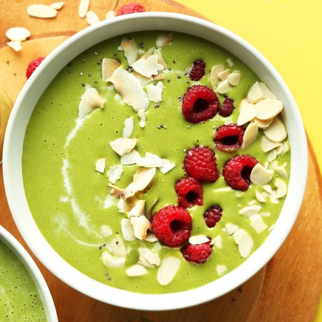 Creamy refreshing matcha green smoothie bowl 4 ingredients creamy naturally sweet so delicious veagn glutenfree plantbased greensmoothie recipe 768x1152