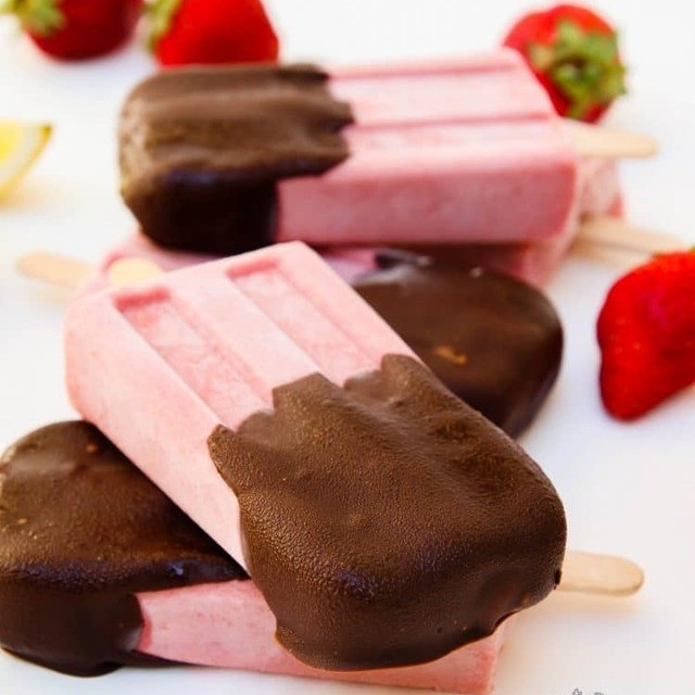 Chocolate covered strawberry cream popsicles 5