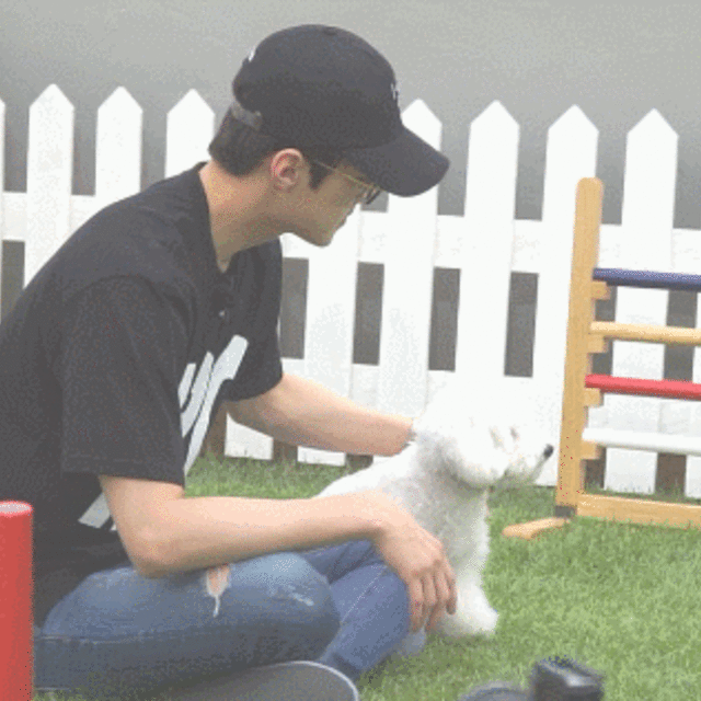 http://share.vyrl.com/ko/p/5785b7d8462473cb0e8b45a4?pages=exo-k