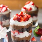 Icon strawberry chocolate brownie trifle 5823 700x1049