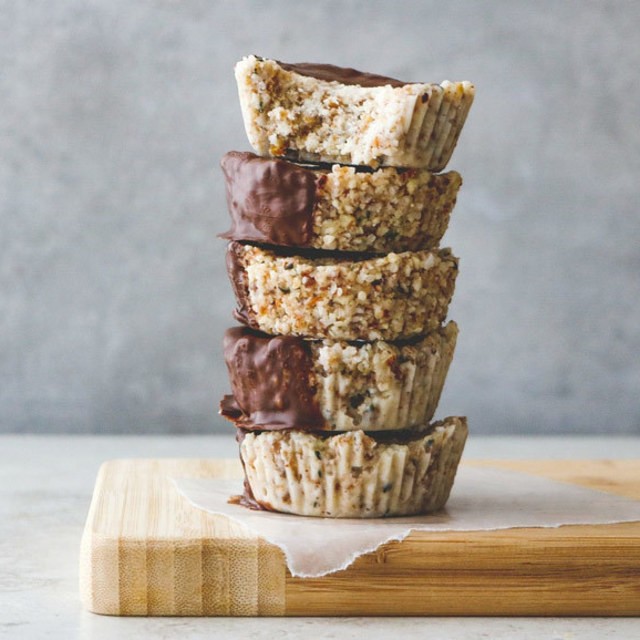 Raw dark chocolate almond cups 578