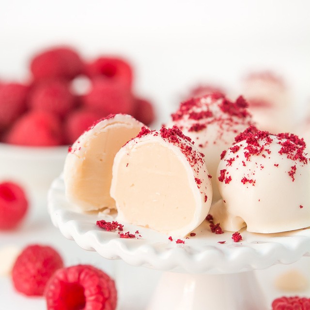 White chocolate raspberry truffles 10