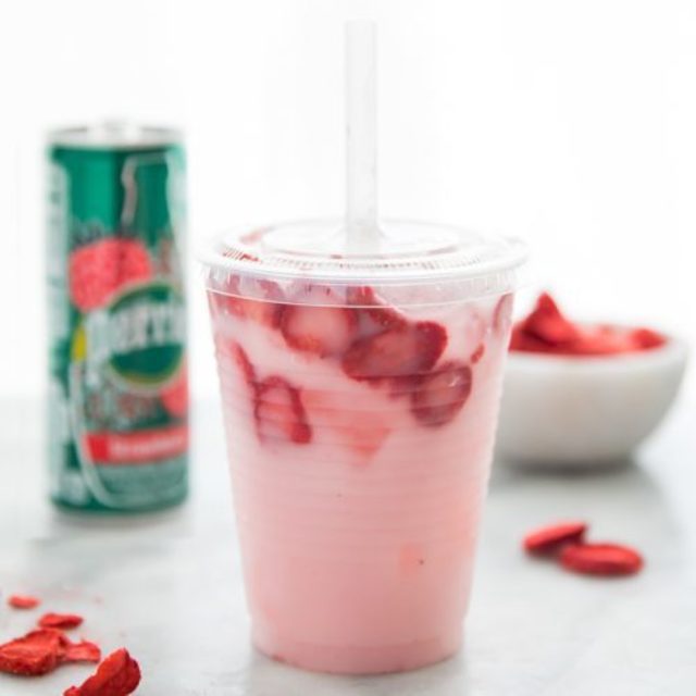 Healthy pink drink strawberry refresher whole30 3 2 500x500