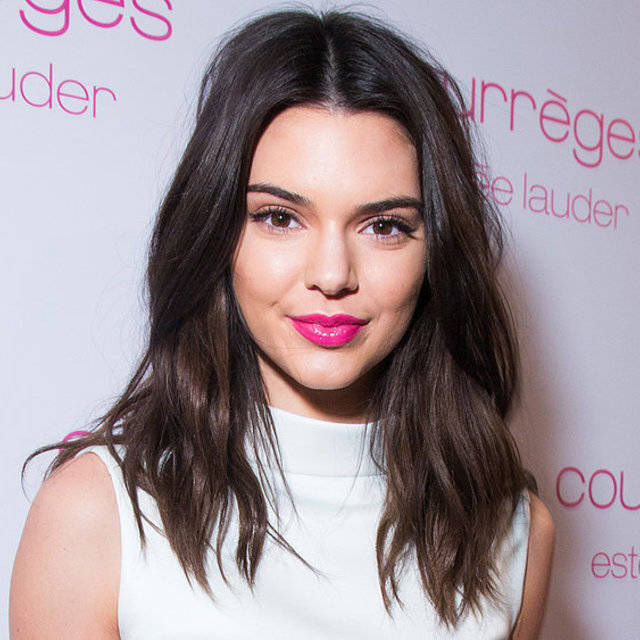 8สไตล์ทรงผมแสกกลางของสาวสุดฮอตKendallJenner