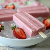 Icon strawberry banana smoothie popsicle 034a