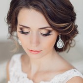 Icon attractive bridal looks with gorgeous hairstyles and amazing bridal makeup