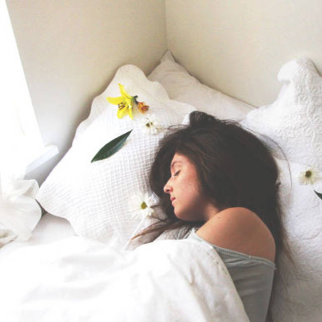 4 วิธีแสนง่าย ดูแลผิวหน้าของคุณก่อนนอน ให้มีสุขภาพดี