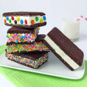 Icon 1457344854 2013 08 02 brownie ice cream sandwiches square 550w