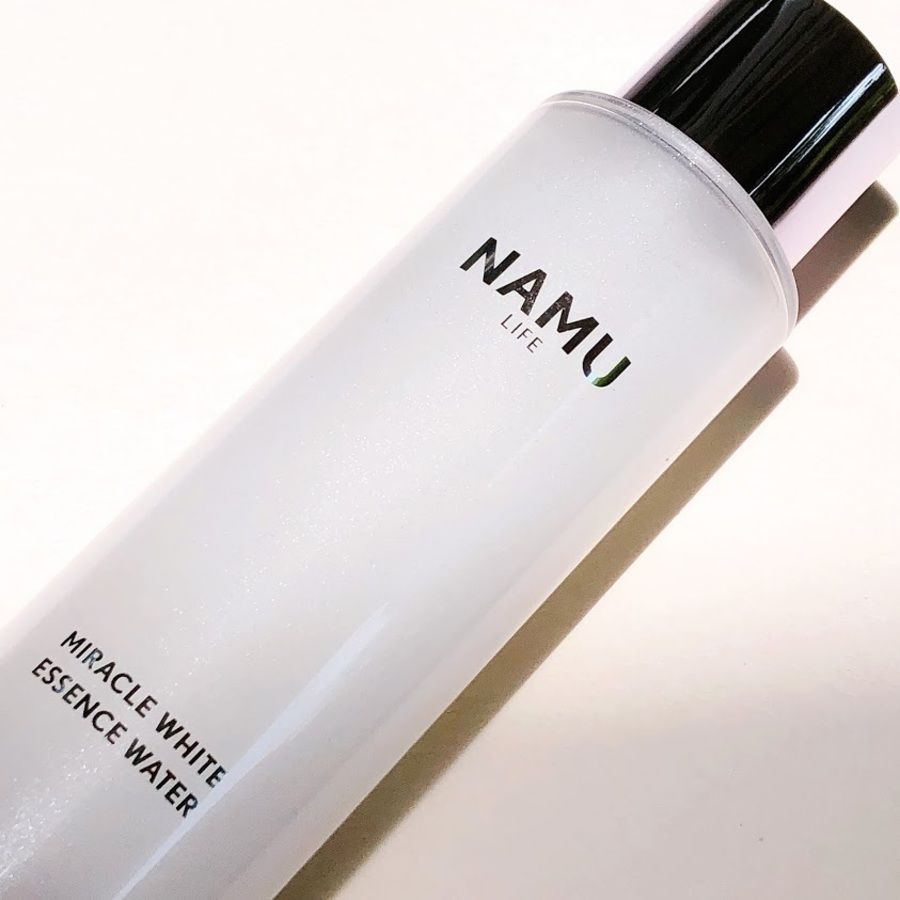 ขั้นตอนแรกสู่ผิวอิ่มน้ำกระจ่างใส Namu Life Miracle White Essence Water 