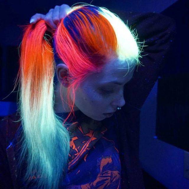 แฟชั่นGlowinthedarkhairสีผมที่ต้องปิดไฟดู