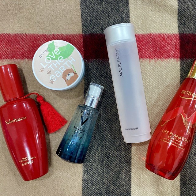 AmorePacific Treatment Toner, Vichy Mineral 89, Sulwhasoo First Care Activating Serum EX, Biotherm Life Plankton Essence, Pimera Alpine Berry Watery Oil-Free Gel Cream