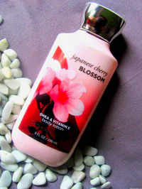 https://image.sistacafe.com/w200/images/uploads/content_image/image/107506/1458657465-Bath-and-body-works-shea-and-vitamin-Elotion-japanese-cherry-blossom.jpg