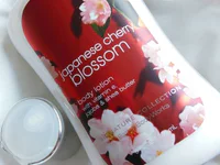 https://image.sistacafe.com/w200/images/uploads/content_image/image/107507/1458657477-Bath-and-Body-Works-Body-Lotion-Japanese-Cherry-Blossom-Review.jpg