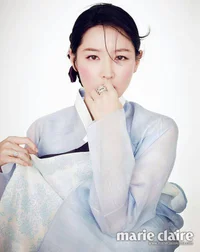 https://image.sistacafe.com/w200/images/uploads/content_image/image/109225/1458951935-lee-young-ae-3-540x680.jpg