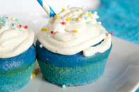 https://image.sistacafe.com/w200/images/uploads/content_image/image/109795/1459087403-blue-velvet-cupcakes-2.jpg
