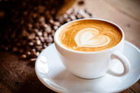 https://image.sistacafe.com/w200/images/uploads/content_image/image/1100430/1664099754-20211117cappuccino-kave.jpg