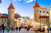 https://image.sistacafe.com/w200/images/uploads/content_image/image/1102972/1666285141-Old-Town-Tallinn.jpg