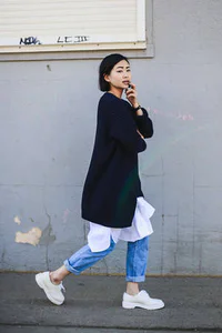 https://image.sistacafe.com/w200/images/uploads/content_image/image/114405/1459958757-light-blue-high-waisted-samuji-jeans.jpg