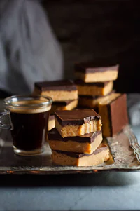 https://image.sistacafe.com/w200/images/uploads/content_image/image/11521/1434704973-Chocolate-Peanut-Butter-Slice_680px5.jpg