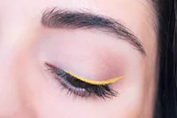 https://image.sistacafe.com/w200/images/uploads/content_image/image/115286/1460101540-liner-yellow-nyx-vivid-brights-1.jpg