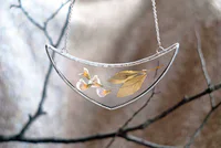 https://image.sistacafe.com/w200/images/uploads/content_image/image/115759/1460180610-pressed-flower-leaf-jewelry-stained-glass-wwheart-7.jpg