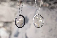 https://image.sistacafe.com/w200/images/uploads/content_image/image/115767/1460181241-pressed-flower-leaf-jewelry-stained-glass-wwheart-2.jpg