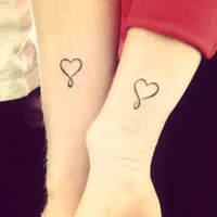 https://image.sistacafe.com/w200/images/uploads/content_image/image/11594/1434810580-couple-heart-tattoo-designs-on-wrist.jpg