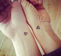 https://image.sistacafe.com/w200/images/uploads/content_image/image/11595/1434810712-Mother-and-Daughter-Simple-Heart-Tattoo-Design-on-Wrist.jpg