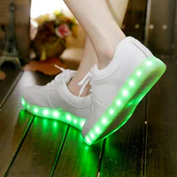 https://image.sistacafe.com/w200/images/uploads/content_image/image/116089/1460231105-Wholesale-Women-LED-Sneakers-USB-Charging-Lights.jpg