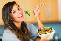 https://image.sistacafe.com/w200/images/uploads/content_image/image/117275/1460428592-lady-eating-Sprout-Salad.jpg