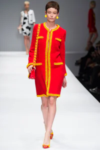 https://image.sistacafe.com/w200/images/uploads/content_image/image/11759/1434949825-jeremy-scott-moschino-red-yellow-dress-solecism-thumbnail.jpg