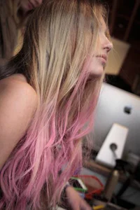 https://image.sistacafe.com/w200/images/uploads/content_image/image/118406/1460655885-pink-ombre-hair_30.jpg