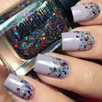https://image.sistacafe.com/w200/images/uploads/content_image/image/120025/1460959793-Gray-with-glitter-nail-art.jpg